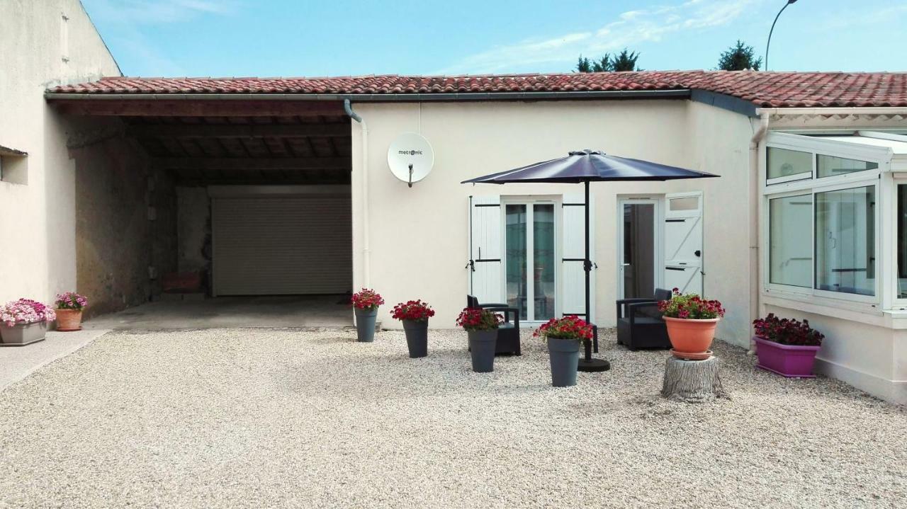 Gite L'Hirondelle Castelnau-de-Médoc Exterior foto